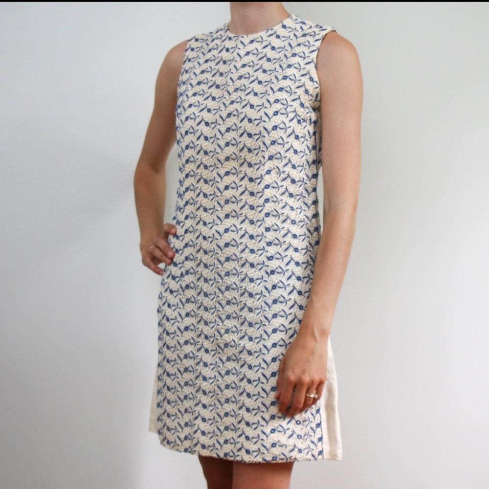1960s Vintage Floral Eyelet Lace Overlay Shift Dress in White and Blue